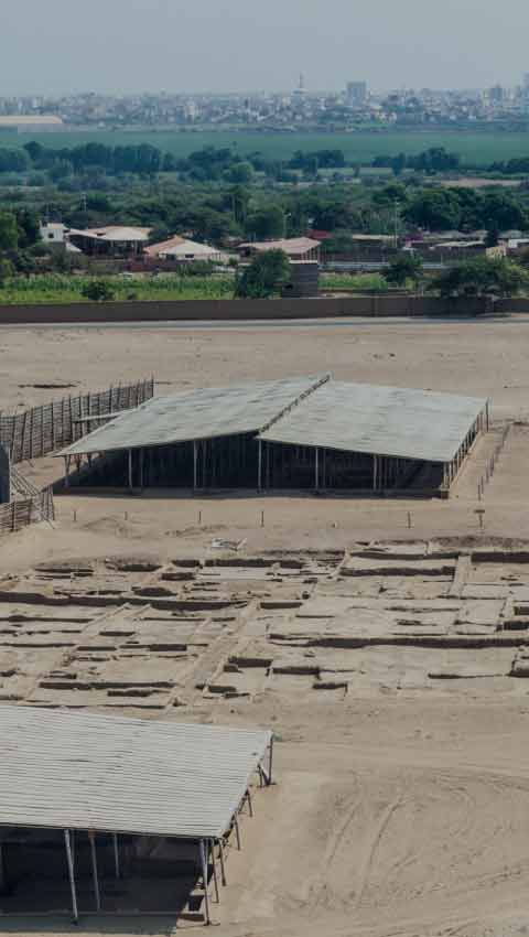 Visit to Huaca del Sol and Luna
