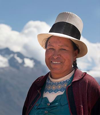 Day with inhabitants of rural communities in Lares