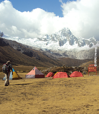 Hike through the Cordillera Blanca in the Huascarán National Park