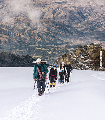 Practice mountaineering and conquer peaks surrounded by extraordinary landscapes.