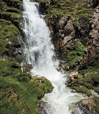 Descubre la majestuosa catarata de Mollejasa. Mide casi 150 metros. Crédito: Raúl Garcia / PromPerú Descubre la majestuosa catarata de Mollejasa. Mide casi 150 metros.
