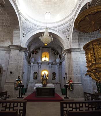 Visita la iglesia de San Agustín de Torata. Aún conserva su decoración de la época colonial. Crédito: Rafael Cornejo / PromPerú Visita la iglesia de San Agustín de Torata. Aún conserva su decoración de la época colonial.