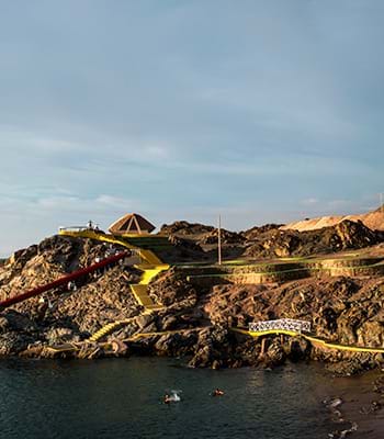 Visita la caleta Puerto Inglés, donde sus acantilados forman una piscina natural.
