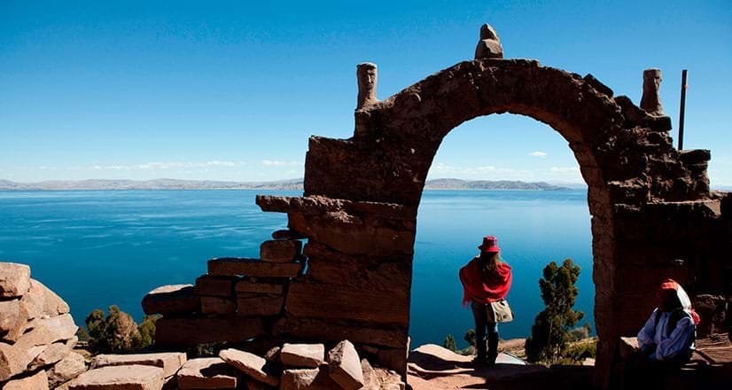 Mirador en Taquile con vista al Titicaca