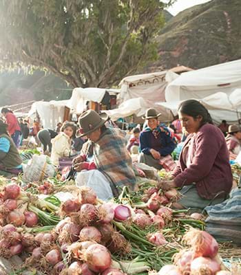 Mercado artesanal de Pisac en el Valle Sagrado