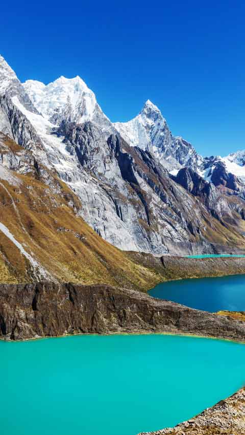 Chaîne de montagnes Huayhuash au coucher du soleil