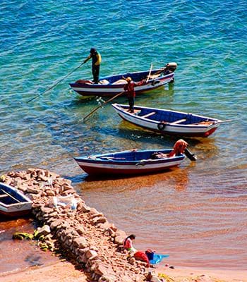 ウロス島 すべてがトトラ葦で出来た場所