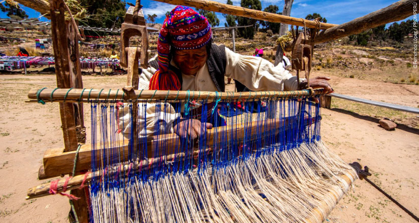 タキーレ島の伝統的な織物芸術 / © PROMPERÚ