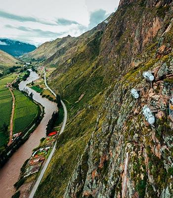 Vista dos campos de milho gigante e quinoa na Via Ferrata