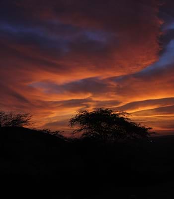 Visite o Mirante do Cerro Ñacara e contemple um maravilhoso entardecer.