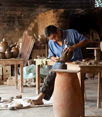 Conheça os ateliês de ceramistas do centro de La Encantada.