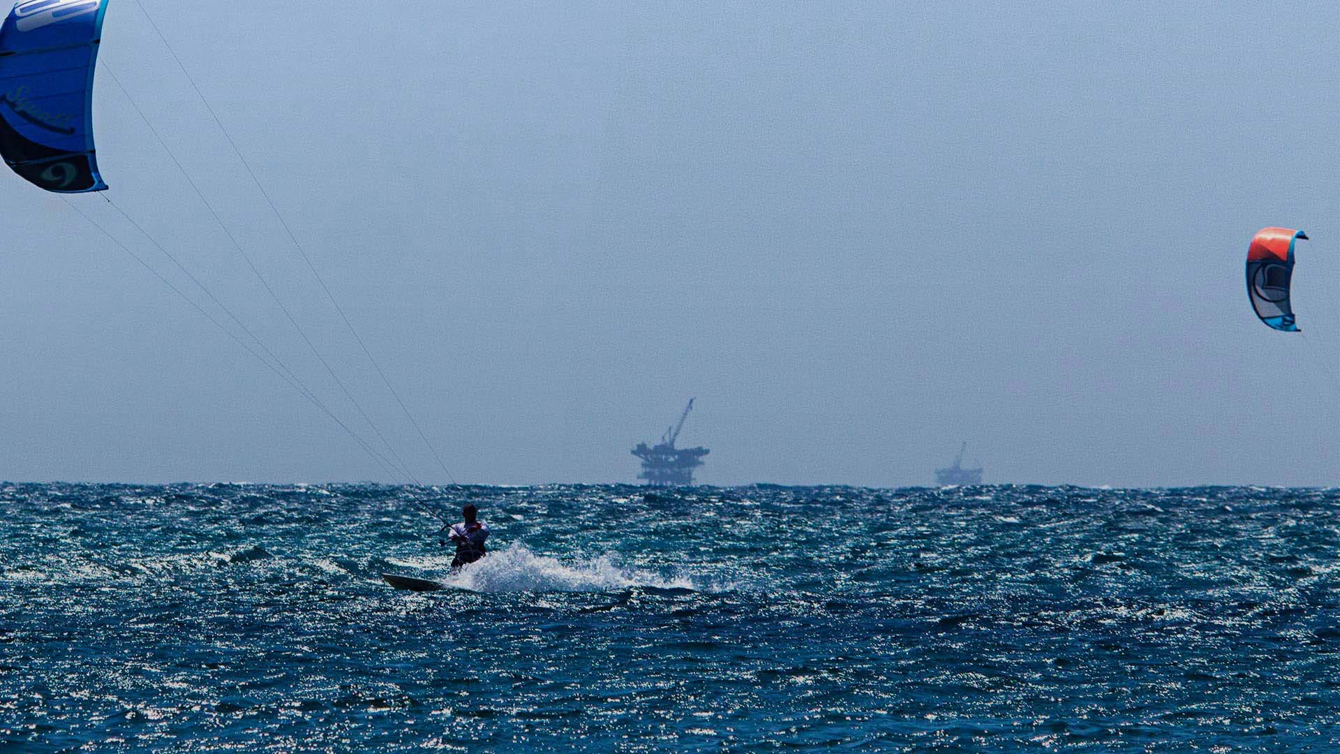 Kitesurf na praia de Máncora