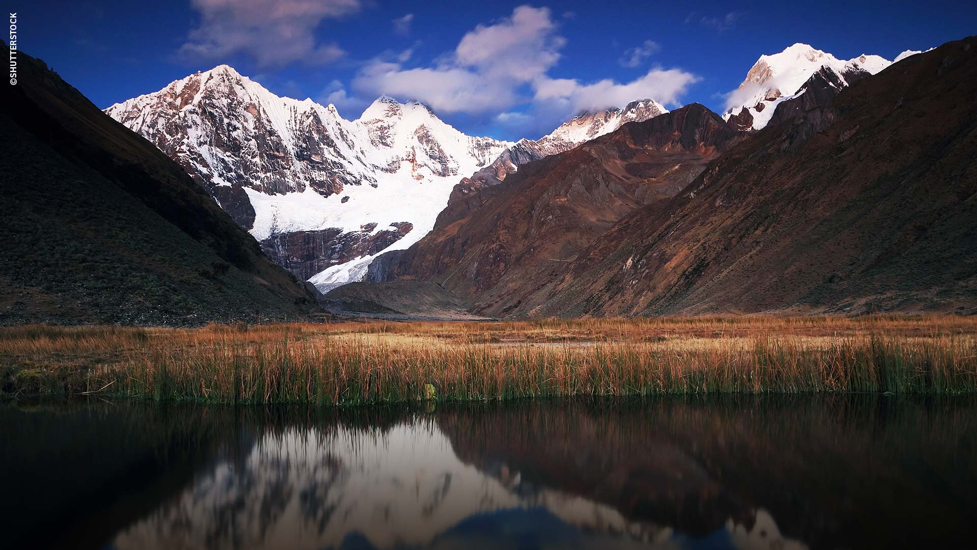 Laguna Jahuacocha en la Cordillera Huayhuash, Áncash