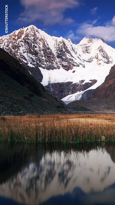 Laguna Jahuacocha en la Cordillera Huayhuash, Áncash