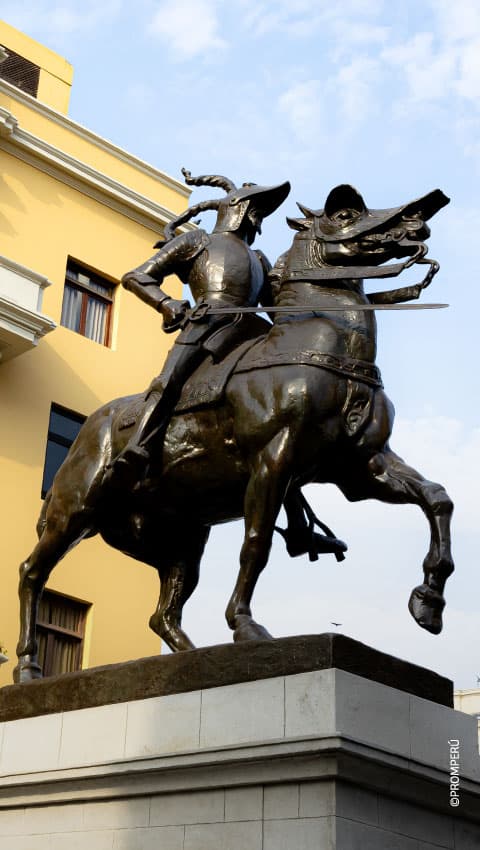 Pasaje-Santa-Rosa-en-el-Centro-de-Lima