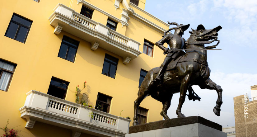 Pasaje-Santa-Rosa-en-el-Centro-de-Lima-826