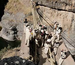 Renewal of the Inca bridge