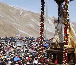 Procesión final de la imagen, explanada del santuario ©Arzobispado de Arequipa