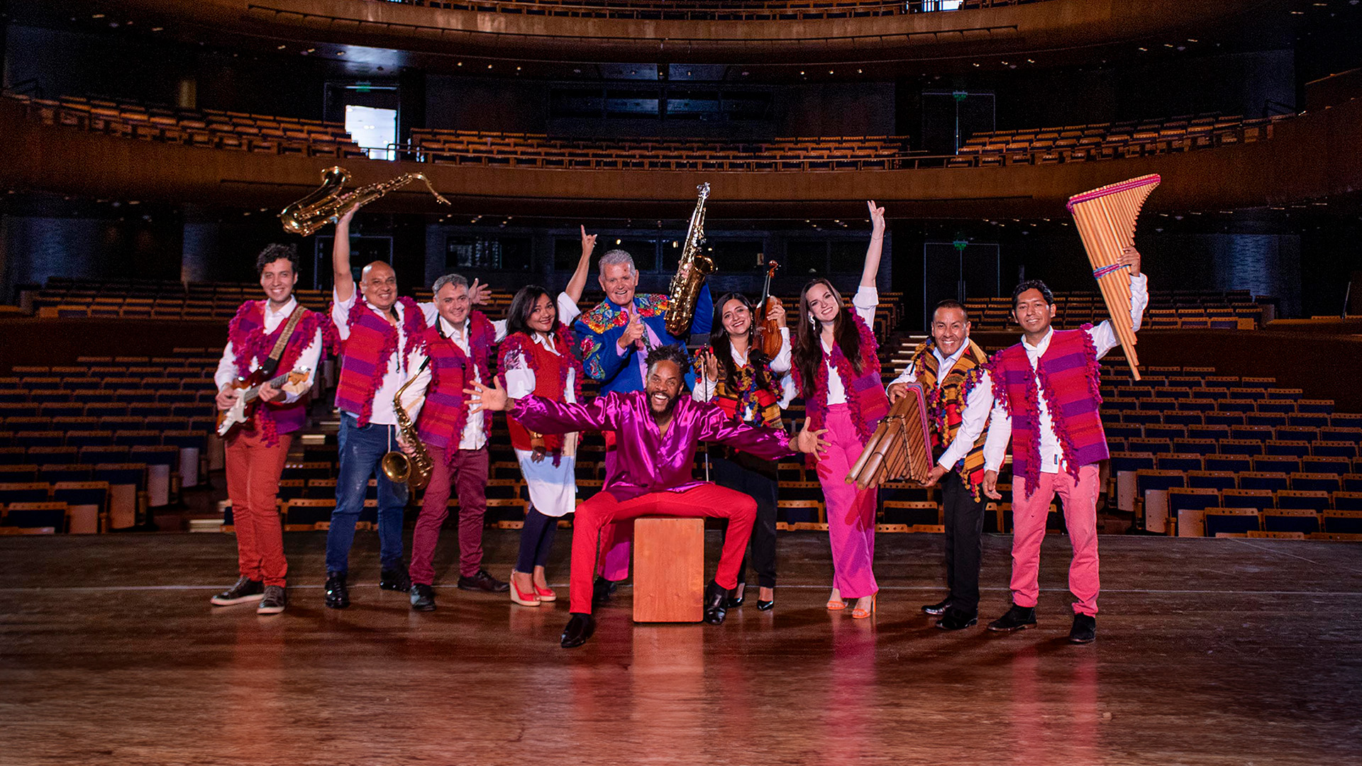 Jean Pierre Magnet y elenco artístico