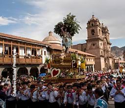 Procession de San Sebastián dans les rues de Cusco