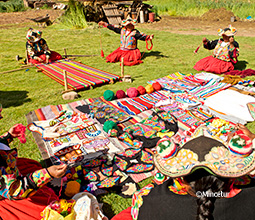 Crafts made by the inhabitants of Ccotos - Ticonata.