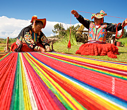 Handmade looms made by the inhabitants of Ccotos - Ticonata.