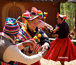 Villagers and tourists dancing in Ccotos - Ticonata.