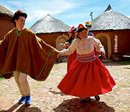 Villagers and tourists dancing in Ccotos - Ticonata.