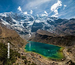 Trekking to Humantay lake