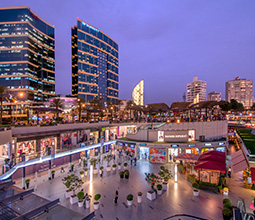 Larcomar and the Marriot Hotel in Miraflores