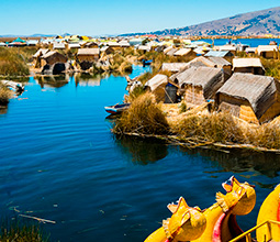 Visit to the floating islands of Uros