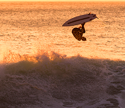 Extreme surf on the beaches of Lima