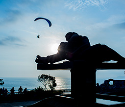 Statue of the Love Park in Miraflores