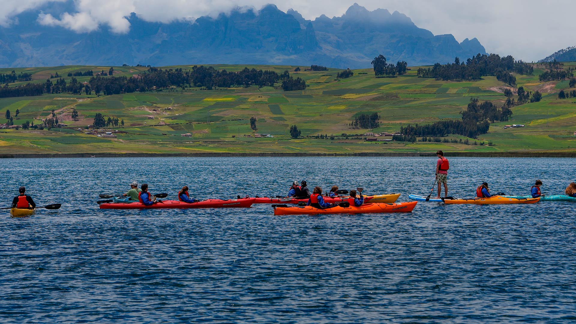 Kayaking at a lake in Cusco