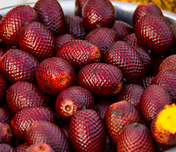 Sale of aguaje in a local market