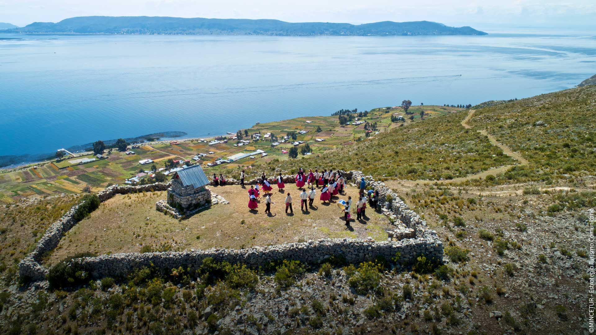 Luquina, comunidad a orillas del Lago Titicaca