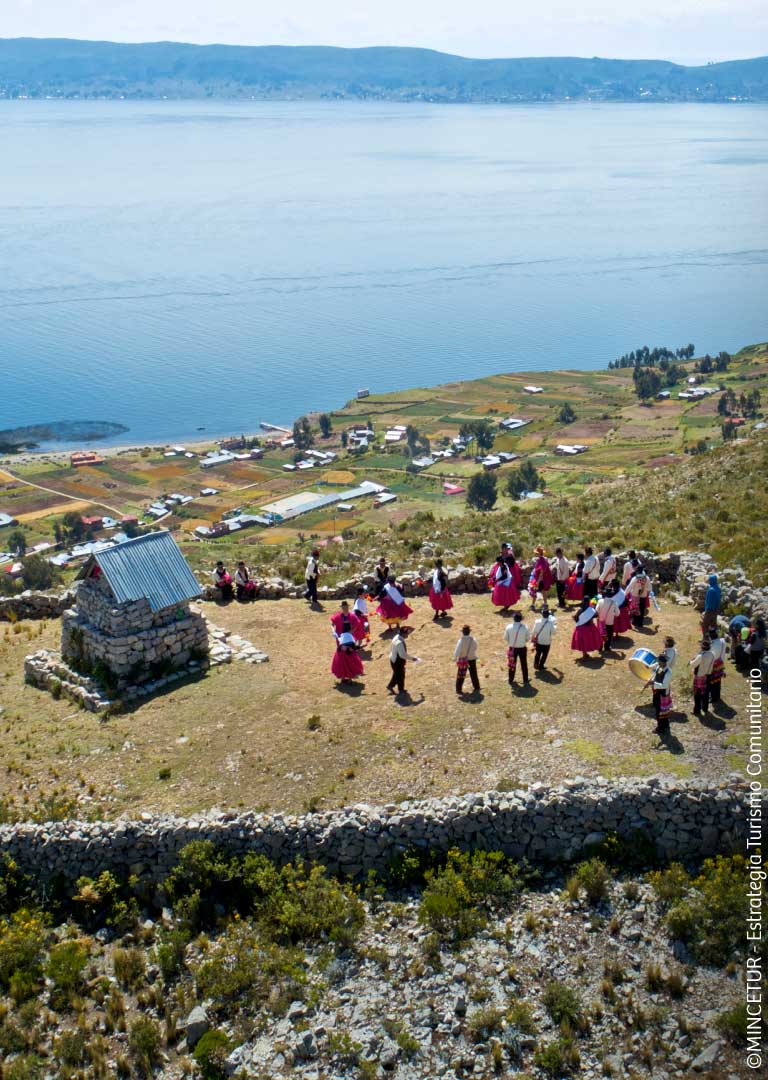 Luquina, comunidad a orillas del Lago Titicaca