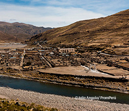 Vista panorámica del pueblo de Sibayo y el Río Colca.