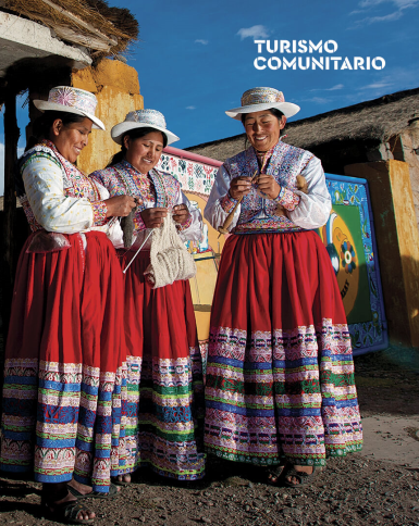 Mujeres con trajes típicos de Sibayo
