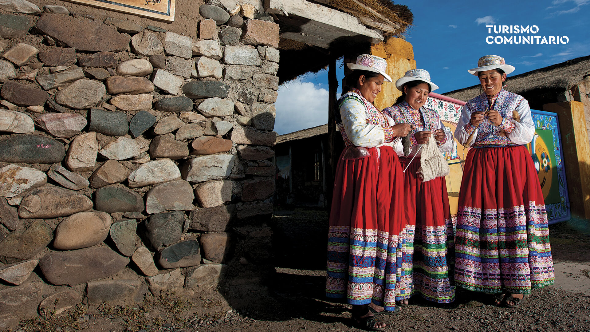 Mujeres con trajes típicos de Sibayo