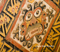 Mural con representación del dios Ai Apaec en la huaca de La Luna