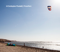 Windsurf en la Reserva Nacional de Paracas.