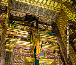 Altar de la iglesia San Pedro Apóstol