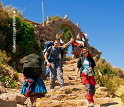 Turistas en la isla Taquile