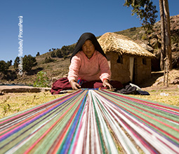 Mujeres tejedoras de la isla de Taquile