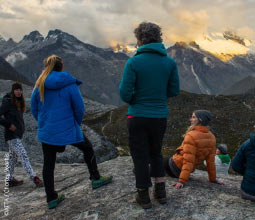 turistas-descansando-de-trekking-ancash-5-mosaico