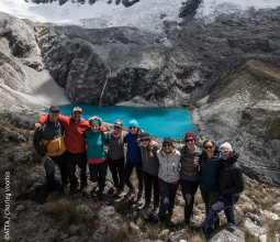 grupo-de-turistas-realizando-trekking-huaraz-ancash-mosaico-5