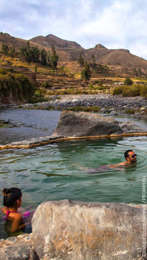 Disfrutando de baños termales en el Valle de Colca, Arequipa.