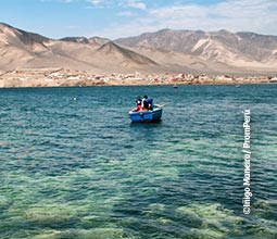 Velero en playa del norte peruano