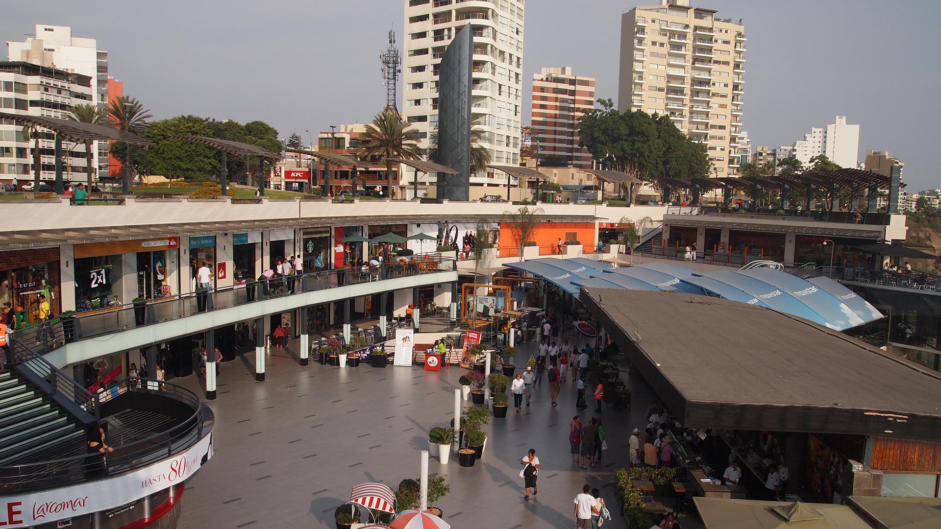 Compras en el Centro Comercial Larcomar